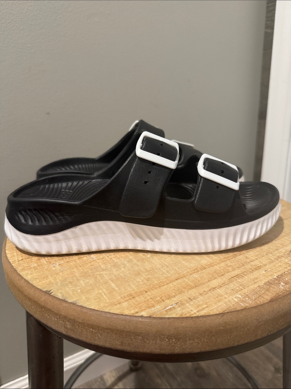 KuaiLu Womens Recovery Sandals black/white